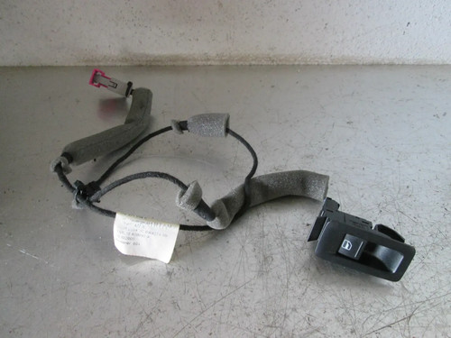 VW Touran Schalter Tankklappe mit Kabelbaum Bj 2006 1T0971558E