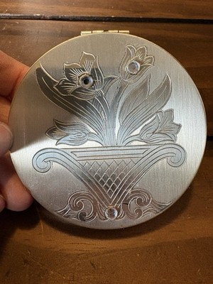 Vintage Zell Fifth Avenue Powder Compact Silver Tone Floral Mirrored Case Unused