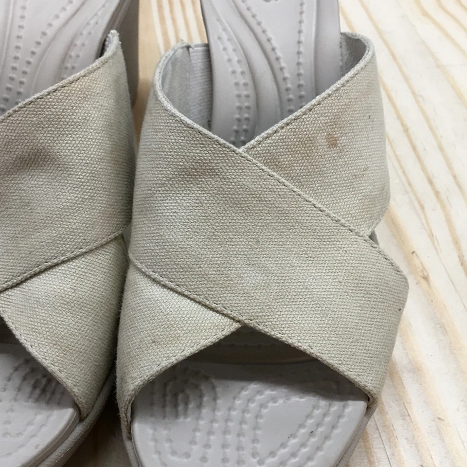 Sandalias Crocs para mujer 8 Leigh II correa cruzada beige sin cordones cuña 204949 Foto 4 de 4