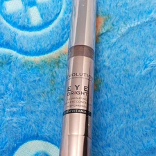 Revolution Eye Bright Illuminating Under Eye Concealer Deep Caramel Makeup