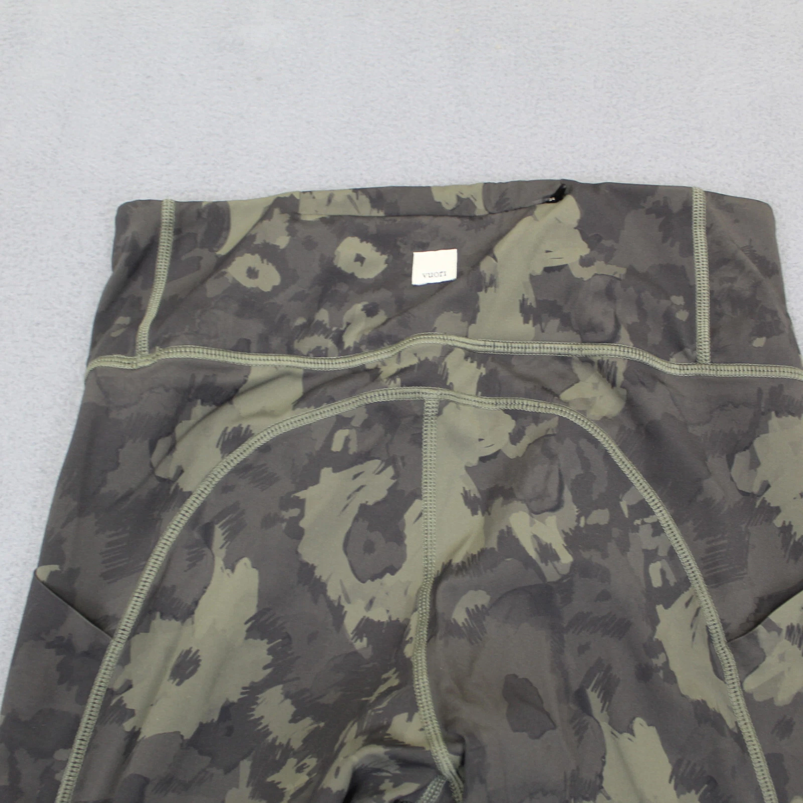 vuori stride performance zip pocket camouflage yoga leggings