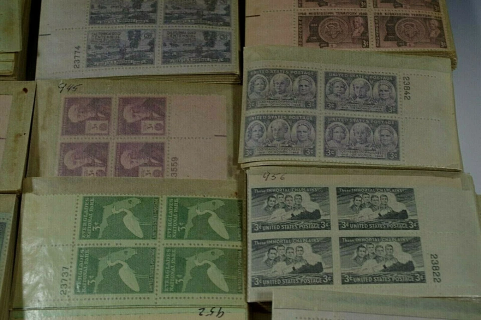 539 US STAMPS PLATE BLOCKS OF 4 3 CENT STAMP 1940's 2156 STAMPS - Image 4 of 4