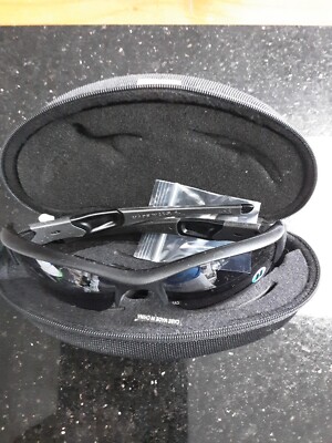 NEW OAKLEY BLACK AUTHENTIC SUNGLASSES W/CASE