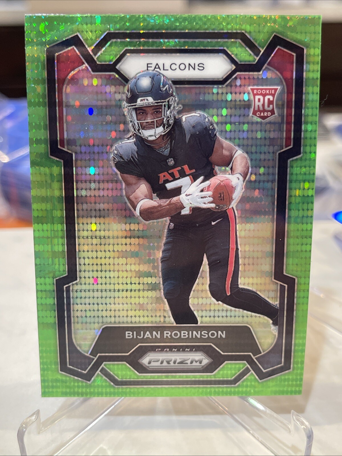 2023 Panini Prizm - Rookies Neon Green Pulsar Prizm #305 Bijan Robinson (RC)