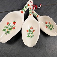 Vintage Strawberry Ceramic Measuring Scoops 1 2 3 Oz Nesting Set of 3 Retro