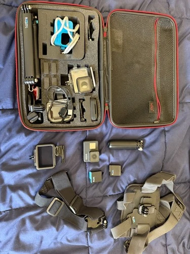 GoPro Hero 7 Black + Many Accesories + 2 batteries + SD Card