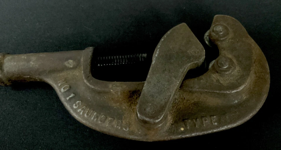 2 - Saunders NYE Tool Antique Pipe Cutter /Heavy Duty No.1 ,2 Type S USA Works!! - Image 4 of 4