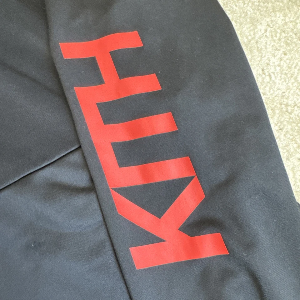 Chaqueta Kith X Adidas Cobras Cuarto Cremallera Negra/Roja Hombres Talla Mediana - FÚTBOL Foto 2 de 4