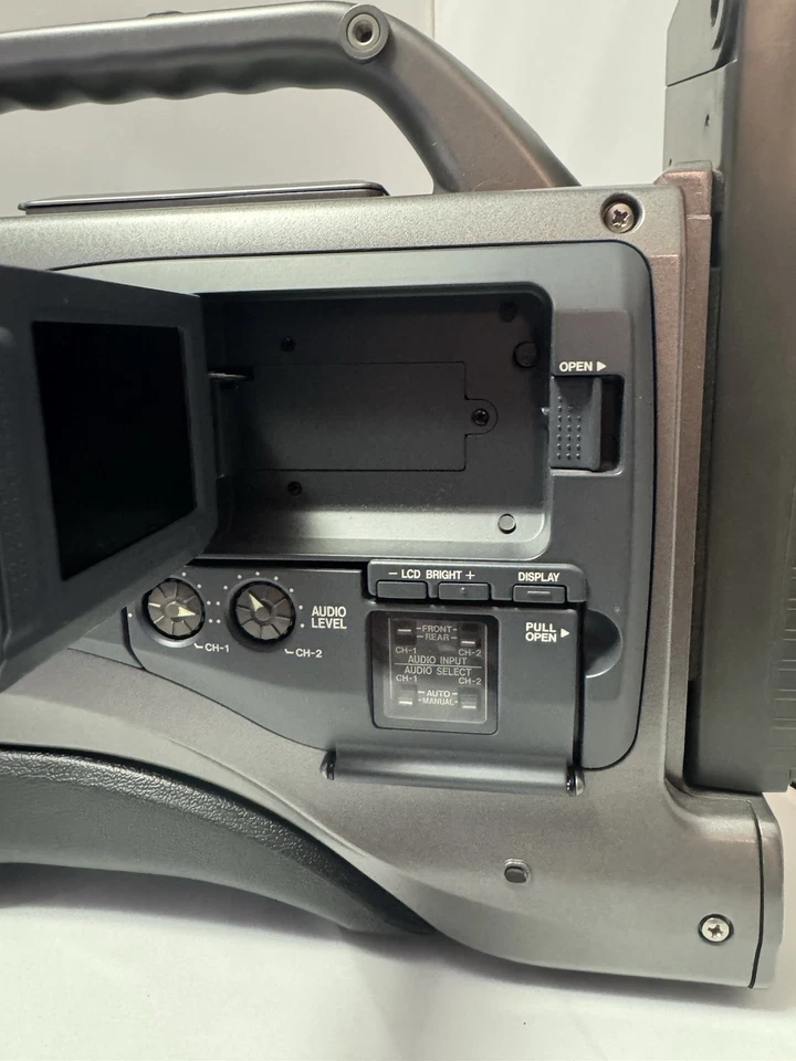 Videocámara DV profesional JVC GY-DV5000U con lente de cámara Canon YH16X7K12U C/VER Foto 4 de 4