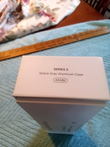 Apple Watch, série 5, 44 mm, boîtier en aluminium gris sidéral, avec origine Boîte, 2019. - Photo 2 sur 15