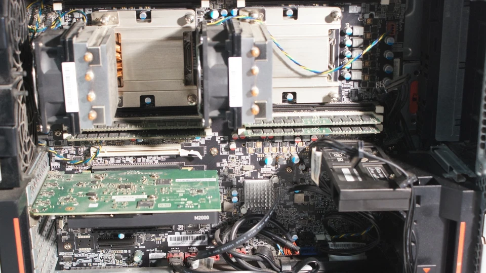 Lenovo P710 2x Xeon 20-Core 128Go RAM Quadro M2000 256Go NVMe+2To HDD Win11 Pro - Photo 3/4