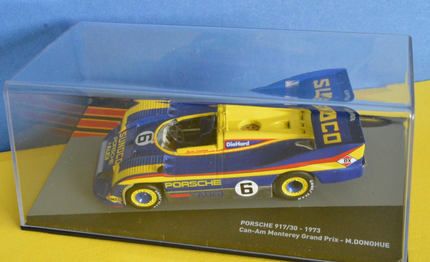Voiture miniature Porsche 917/30 IXO 1/43 pour decoration de bureau de passionne