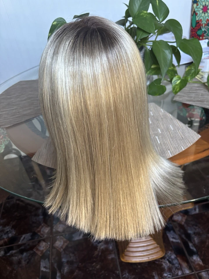 Peluca Jon Renau Lite atada a mano sintética modificada longitud rubia California. Foto 2 de 4