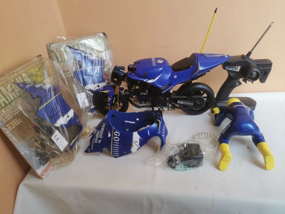 De Agostini Yamaha YZR .M 1 scala 1/5 Valentino Rossi nitro nuova Faor a scoppio - Immagine 2 di 4