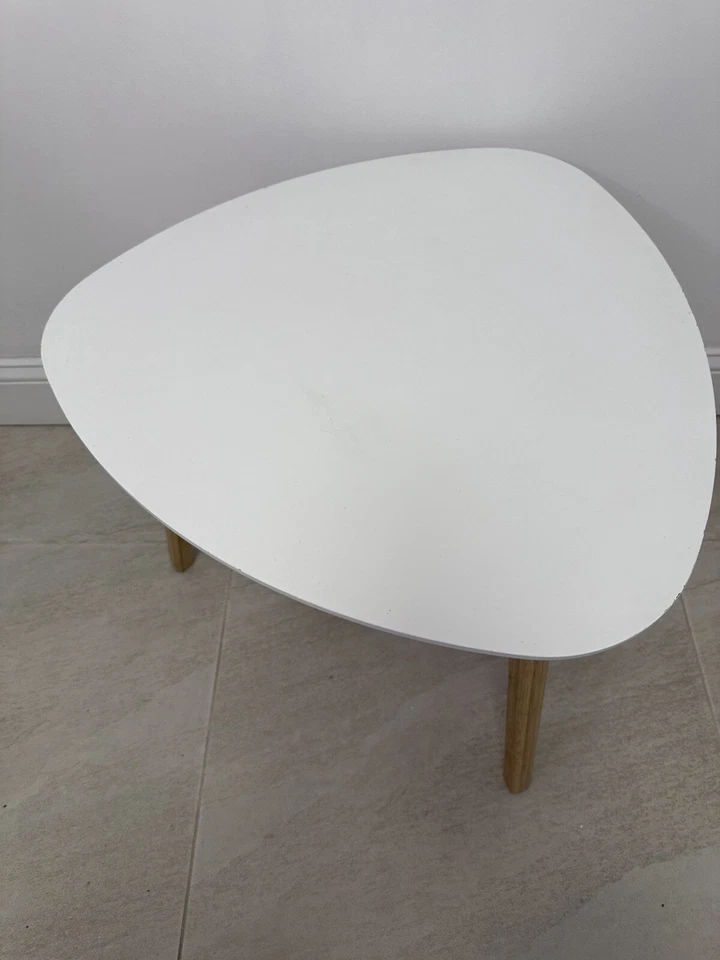 White And Beige Bamboo Nesting Triangle End Coffee Table - Image 3 of 4