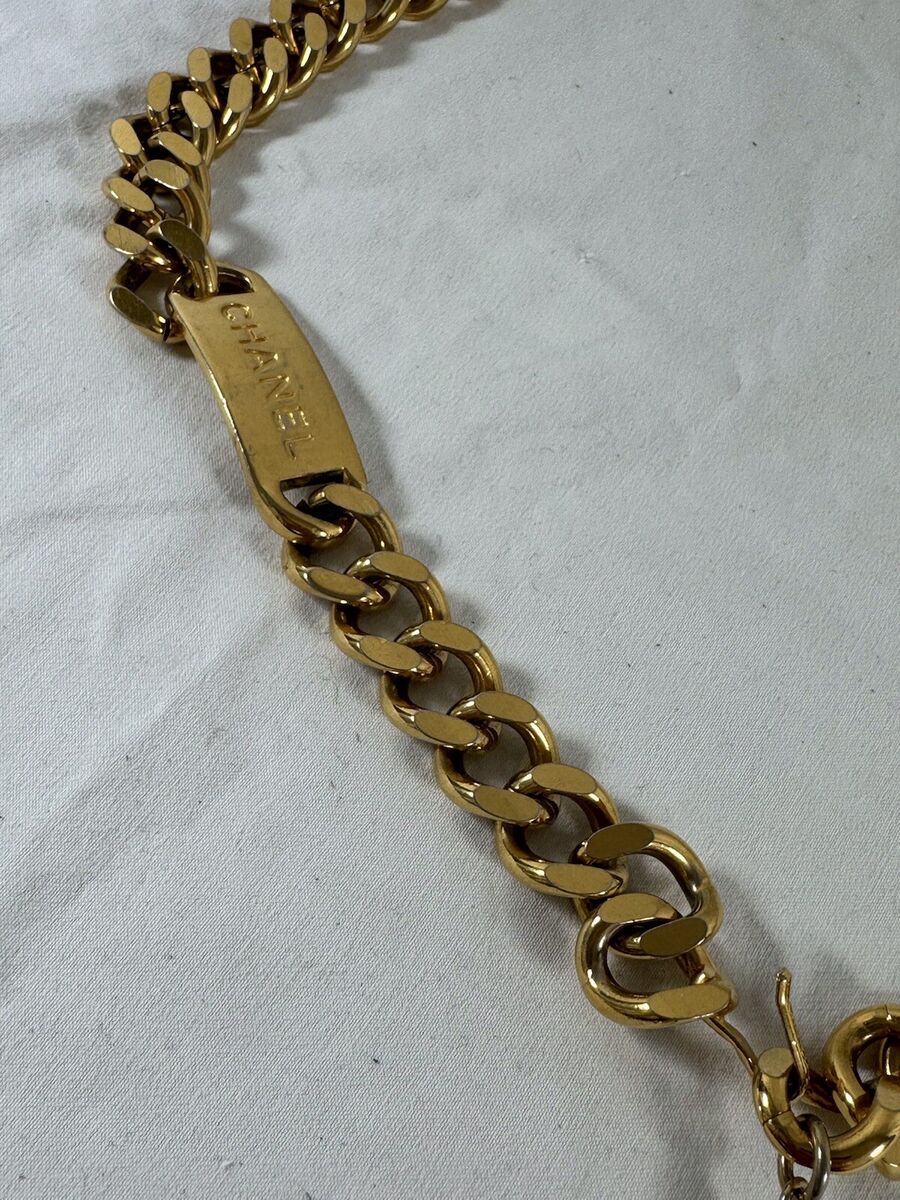 CHANEL 94 A Gold Plated Vintage Chain Link Charm CC Logo CHANEL 94 A Gold Plated Vintage Chain Link Charm CC Logo