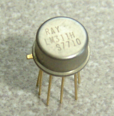 Lot of 2 Vtg 1977 Raytheon LM311H, Hi Performance Voltage Comparator Gold Leads