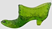 L.E. SMITH Art Glass Slipper Shoe Emerald Green Daisy and Button Pattern Vintage