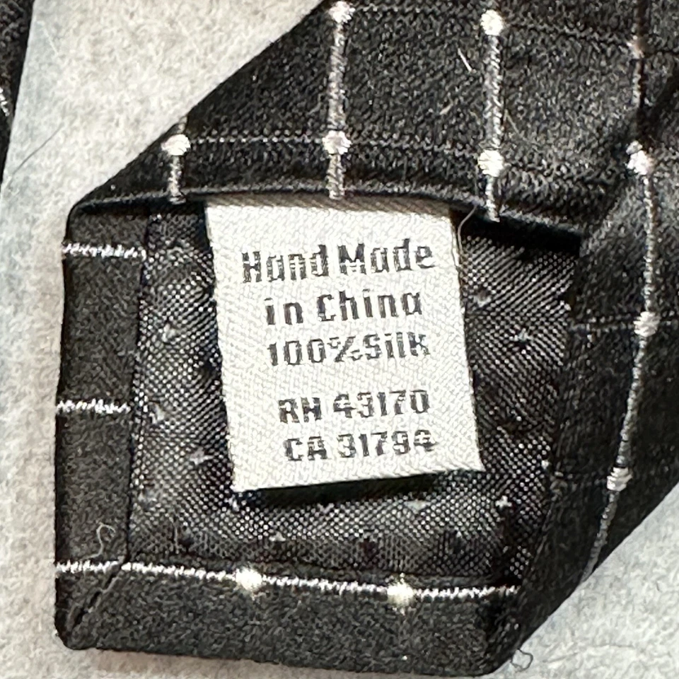 Corbata de cuello Geoffrey Beene blanco y negro a rayas 100 % seda 3,75 X 57 pulgadas Foto 4 de 4