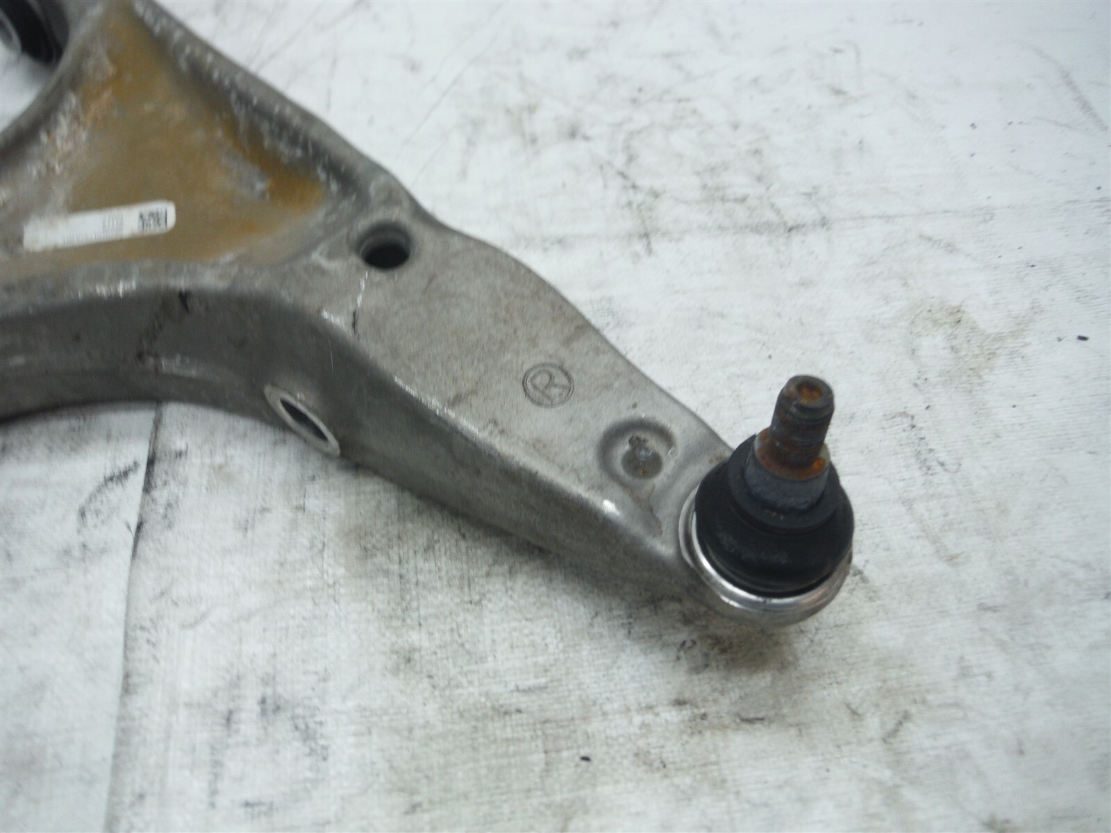 MASERATI QUATTROPORTE PASSENGER FRONT LOWER CONTROL ARM ASSY OEM 06701017570