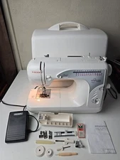 Singer 2662 Home Sewing Machine Lightly Used Works 