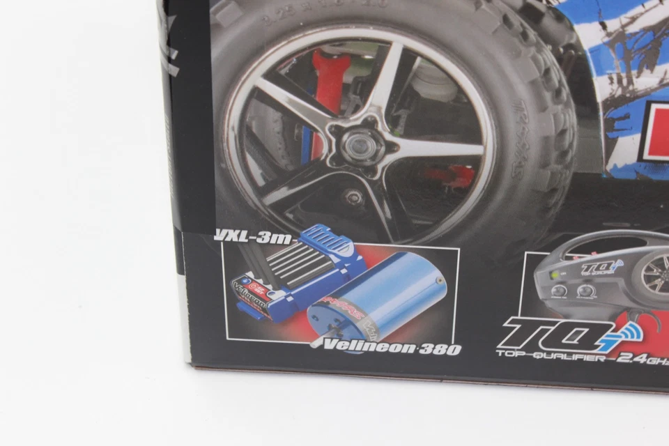 Traxxas 71076-8 Blue E-Revo 4x4 Vxl 1:16 Truck Brushless Battery + Usb-C Charger - Image 4 of 4