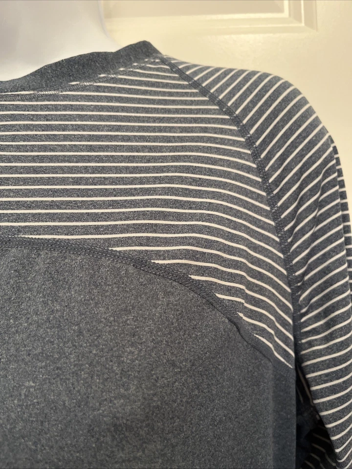 Top de Entrenamiento AVIA Talla S Tejido Elástico Claro Manga Acanalada LS Gris Cómodo Usado en Excelente Condición Foto 2 de 4