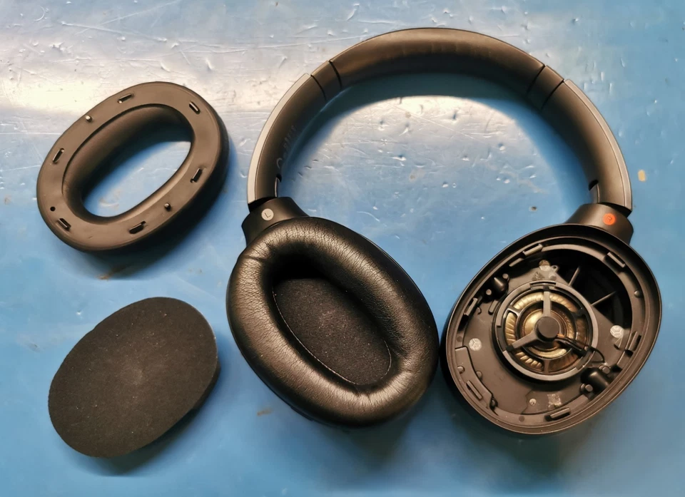 Sony WH-1000XM2, photo 1 of 5