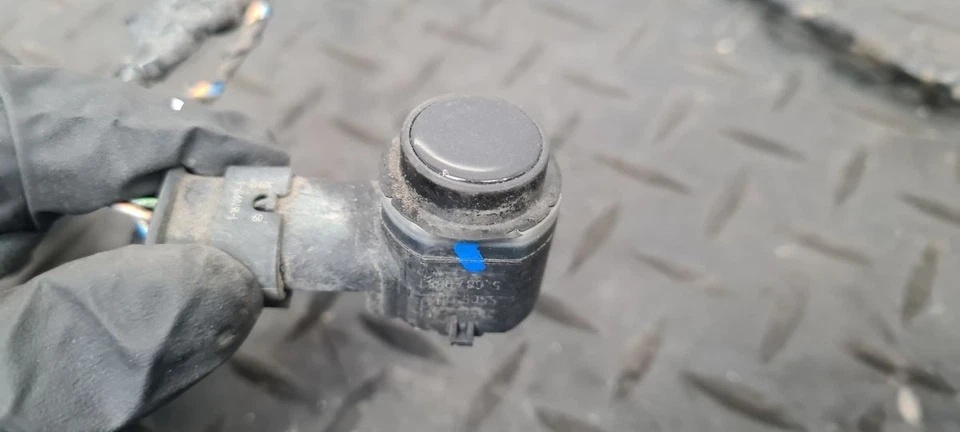 FORD Focus MK3 Rear Parking Sensors & Loom - Image 3 of 4