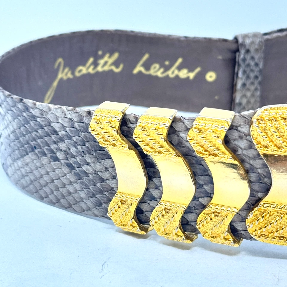 Cinturón De Colección Judith Leiber Taupe Piel de Serpiente Medallón Dorado Ajustable Foto 3 de 4