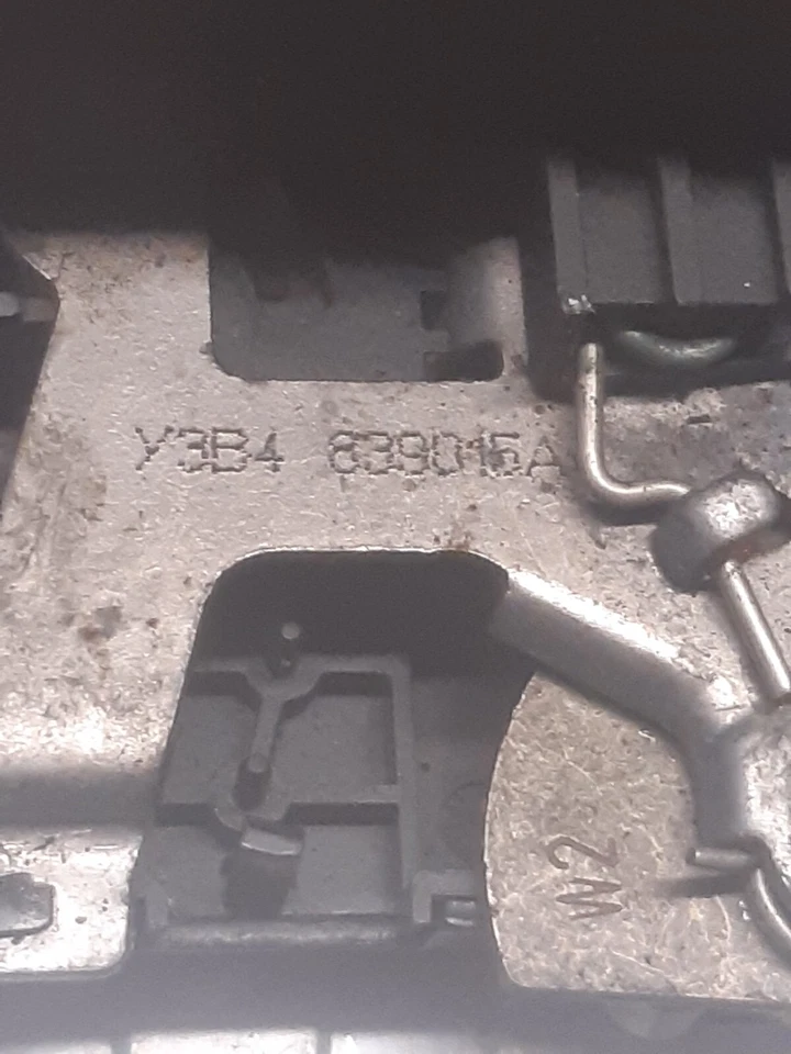 2001 VOLKSWAGEN GOLF PASENGER LEFT SIDE DOOR LOCK MECHANISM Y3B4839015A - Image 4 of 4