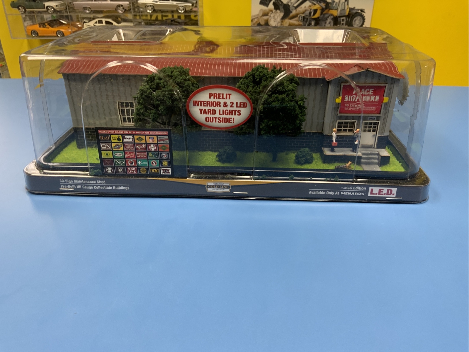 Menards HO Scale 30Sign Maintenance Shed Prelit Interior L.E.D. Yard
