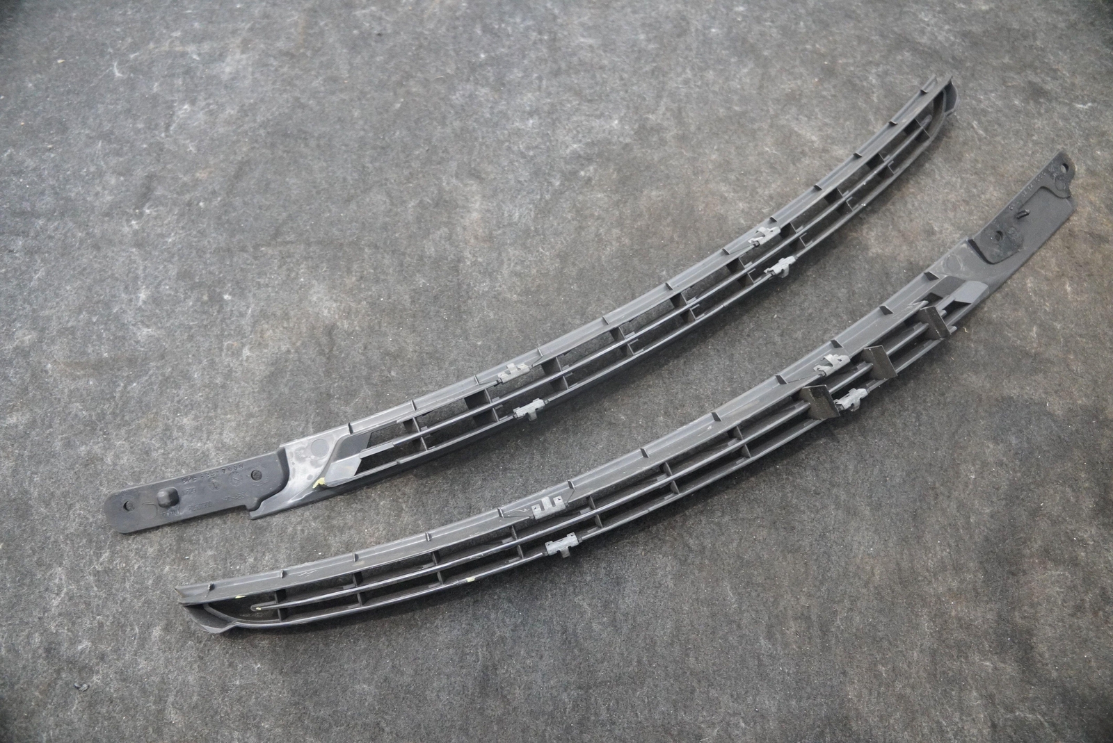 Set 2 Left Right Dash Trim Panel Defroster Air Vent Grille 82541000 Ferrari 458