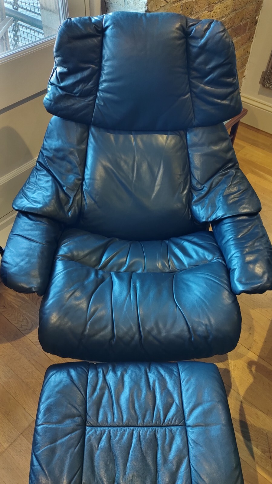2 Ekornes Stressless Recliner Chairs, Footstools and Tables Dark