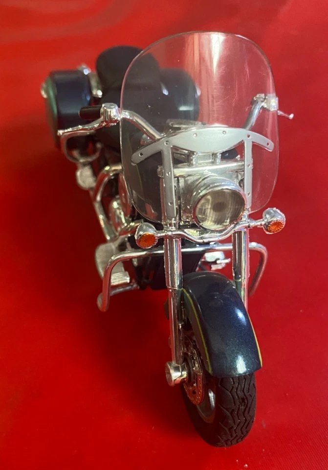 MAISTO 1:18 Modellino Moto KAWASAKI V Verde ruote in gomma - Immagine 3 di 4