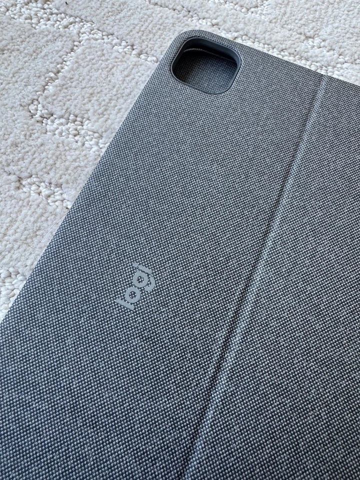 Apple iPad Pro 11 in. Keyboard Folio Case Logitech Combo Touch Gray 3rd Gen - Image 4 of 4