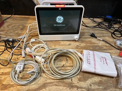 GE B125M patient monitor with E-miniC Co2 module. Great shape, guaranteed.