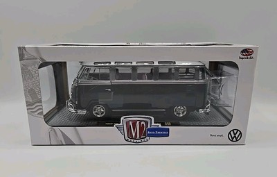M2 Machines Auto-Thentics 1959 VW Microbus Deluxe Model 1:24 Premium Castline