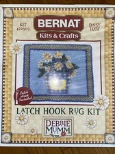 BERNAT Debbie Mumm Crafts Daisy Tote Kit 422503 Latch Hook Rug Kit 31  x 26  