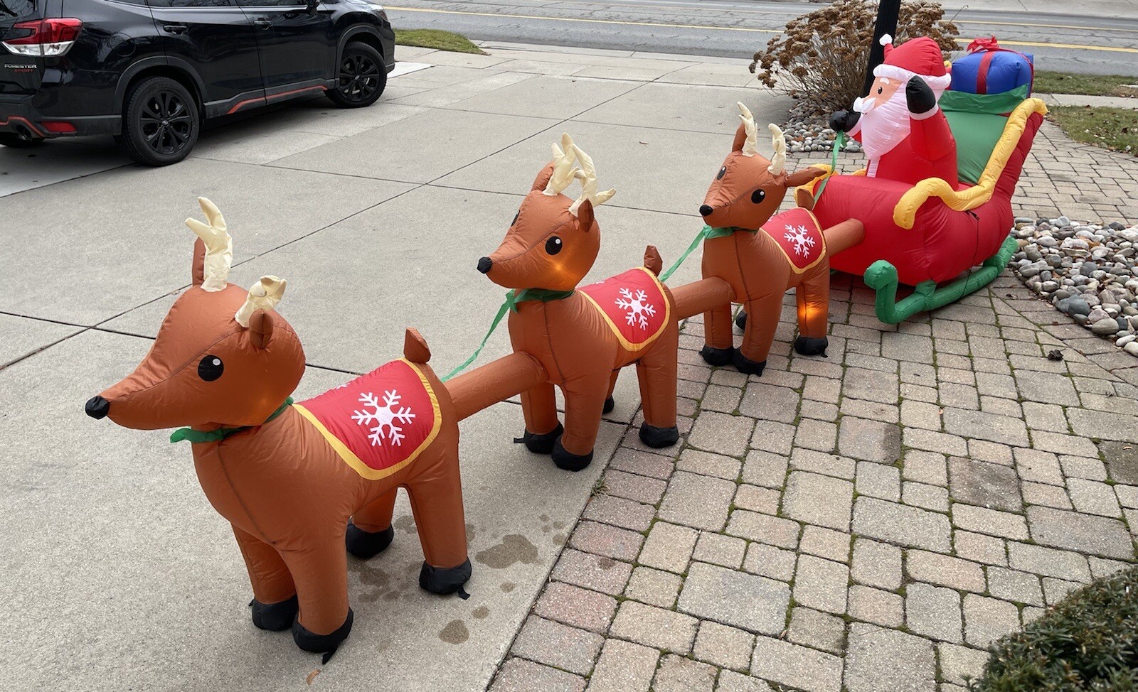 Home Accents Holiday 16 Ft Giant Santa Sleigh Reindeer Airblown
