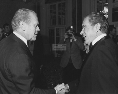 RICHARD NIXON & GERALD FORD AT FOOTBALL FOUNDATION DINNER - 8X10 PHOTO (EP-764)
