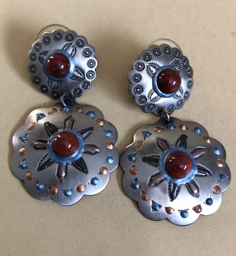 Flower Bloom Earrings Metal & Paint Red Turquoise Drop Dangle Push Post Backing - 第 1/3 張圖片