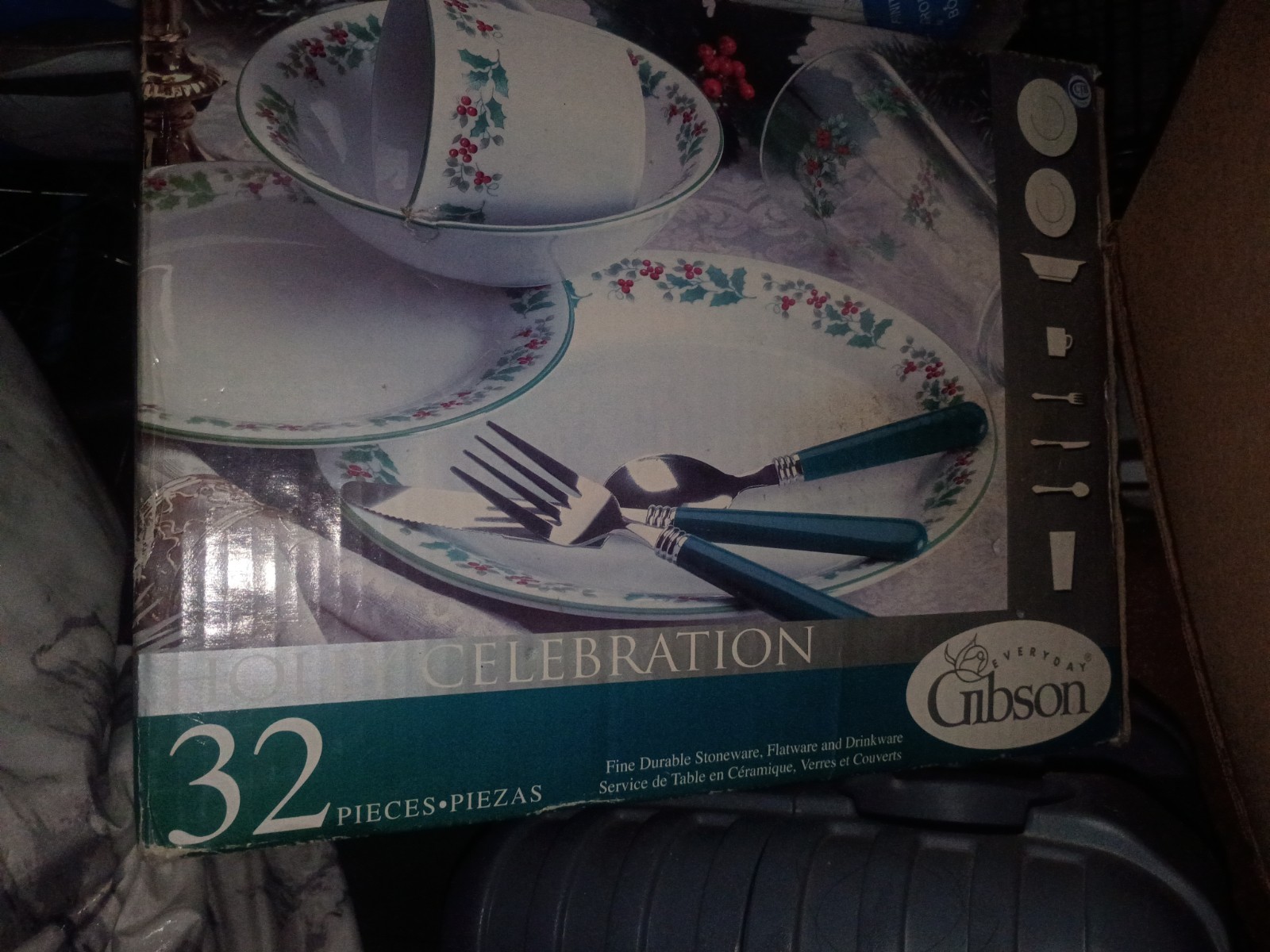 Gibson Holiday Celebration 32-Piece Christmas Stoneware Dinn
