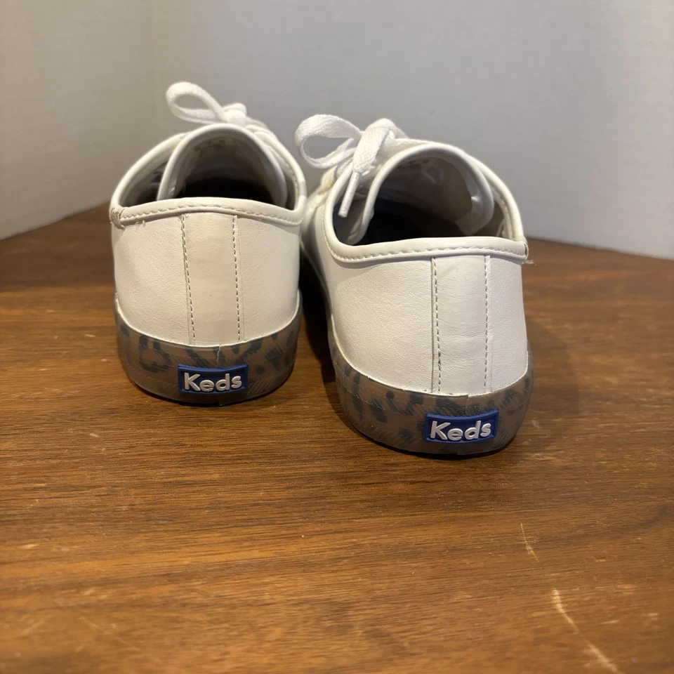 Tenis Keds de cuero blanco para niñas con ribete de leopardo, talla 3 Foto 3 de 4