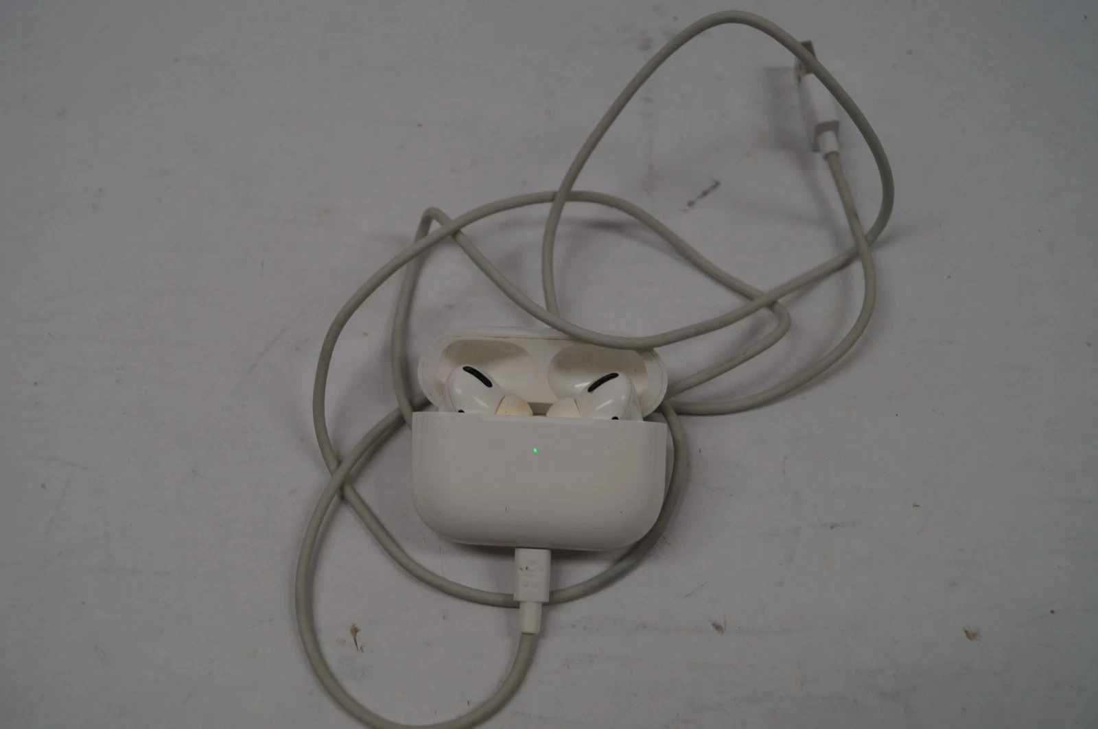 Apple A2083 AirPods Pro 1st Gen Wireless Case w USB Cord White WORKING F151