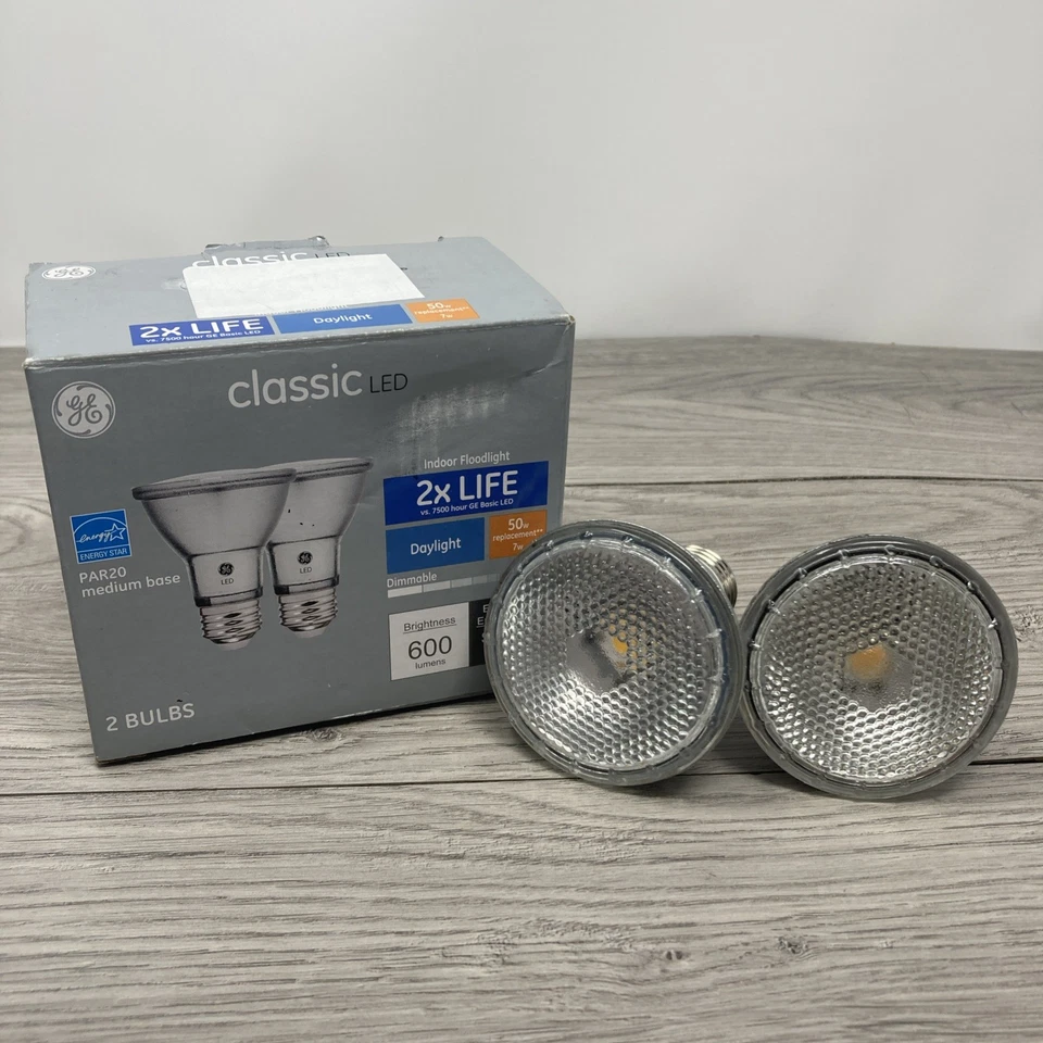 GE Classic 50-W LED Par20 Daylight Flood Light Bulb 50w Dimmable 2 Pack - Image 2 of 4