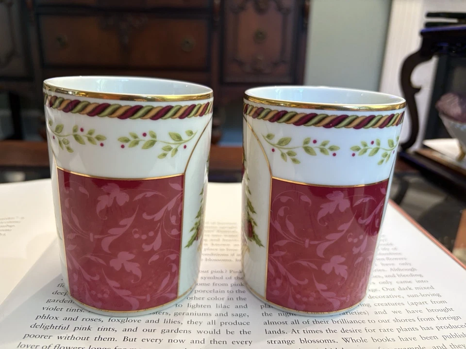 Royal Albert 2001 Old Country Roses Seasons of Colour Christmas Set of 2 Mugs - Image 3 of 4