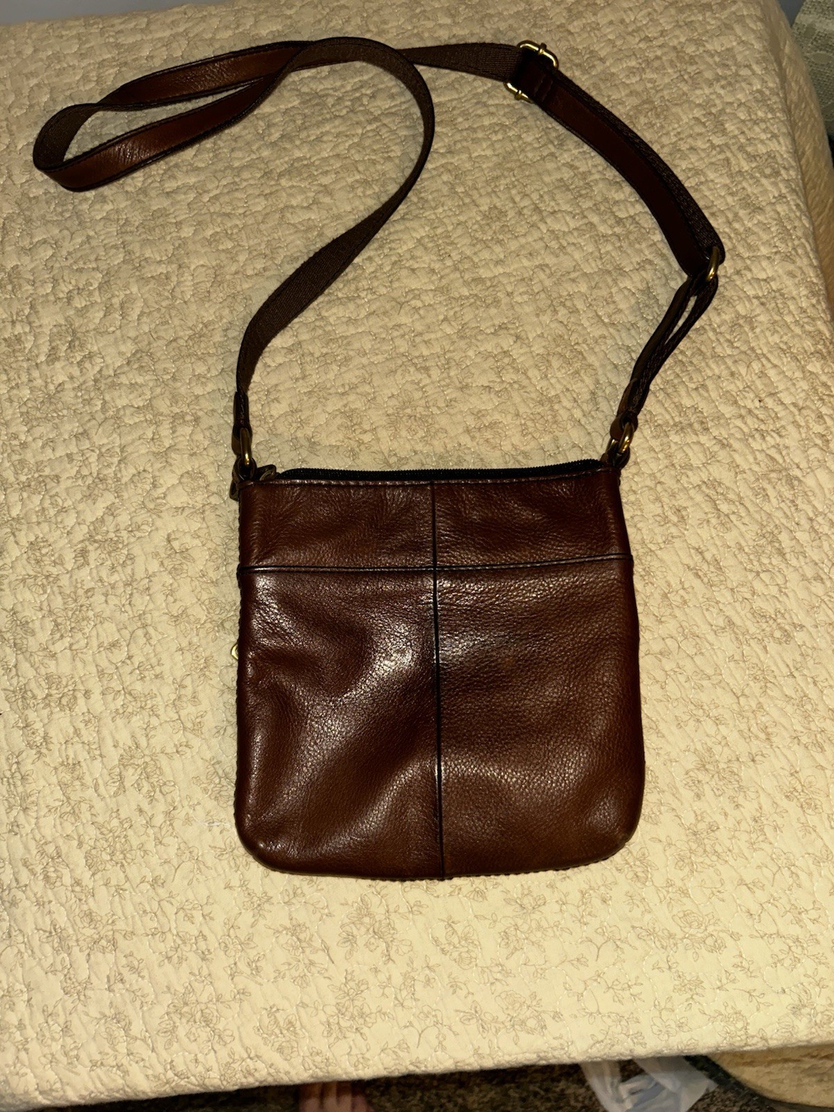 Fossil Brown Solid Zip Crossbody Bag Adjustable Strap Inner Pockets Gold — image 3