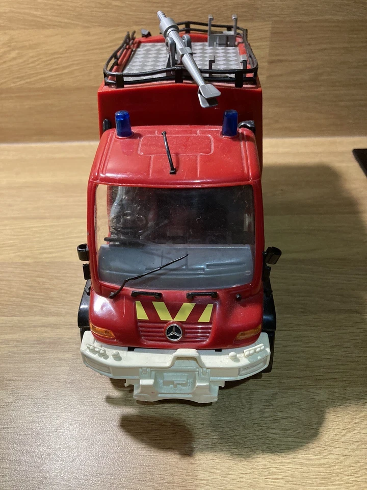 Unbranded Mercedes Benz Unimog Fire Vehicle 10” Long Plastic - Image 3 of 4