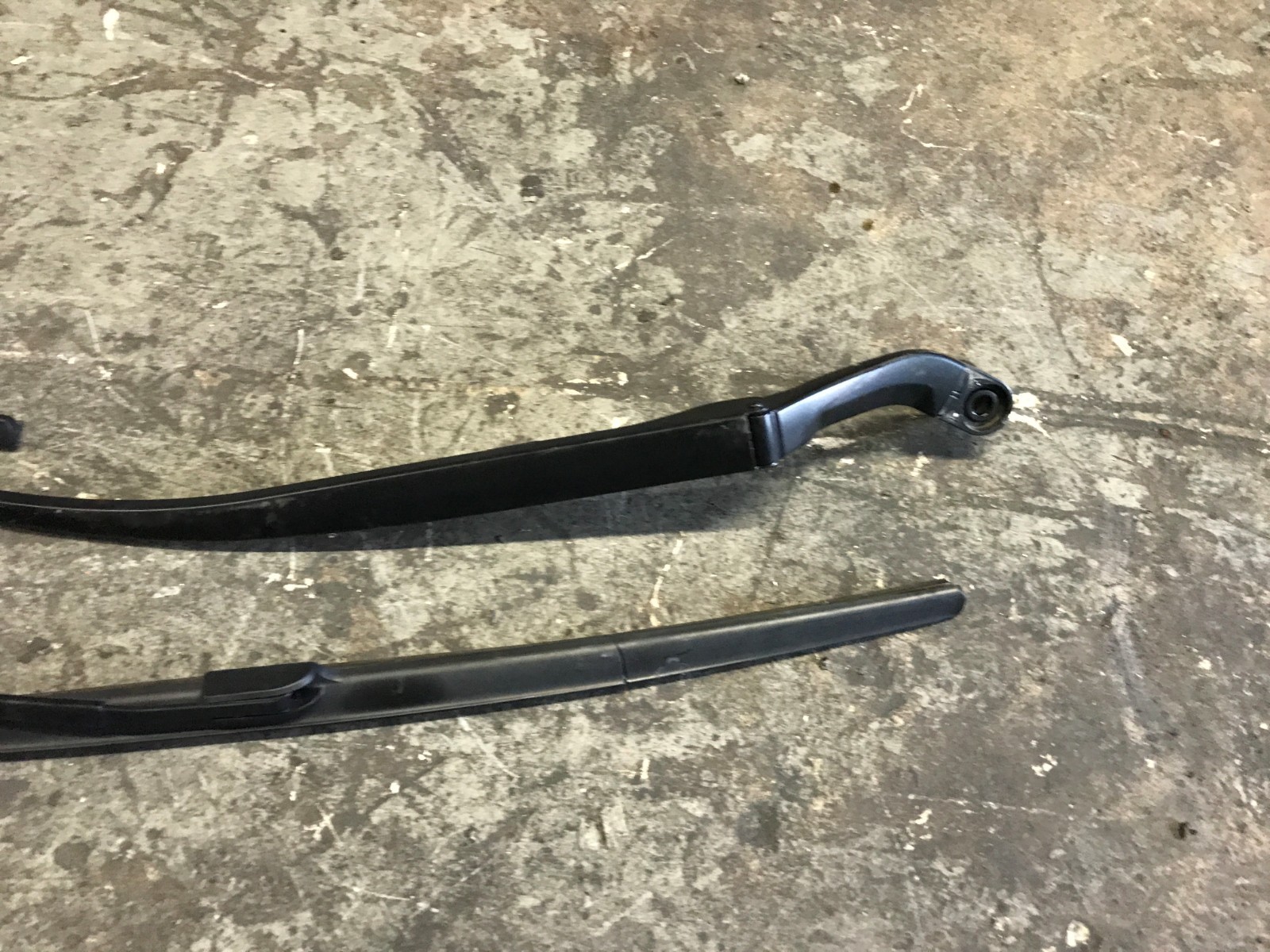 OEM 2017 17 INFINITI Q60 AWD 3.0L TT WINDSHIELD WIPER ARM SET LEFT